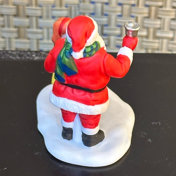 ๐๐HP๐Department 56 "Tis The Season" Heritage Village Bell Ringing Santa - Picture 6 of 10
